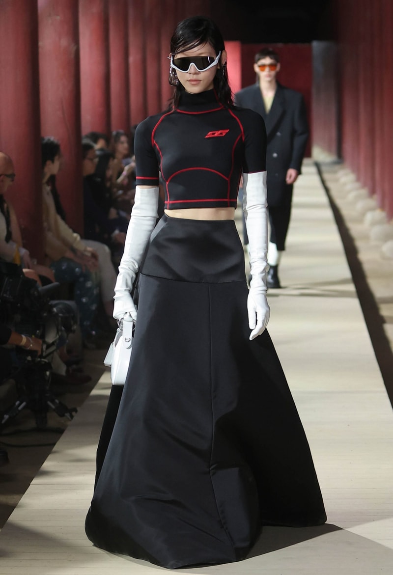 Gucci 2024 pre-spring fashion show runway 