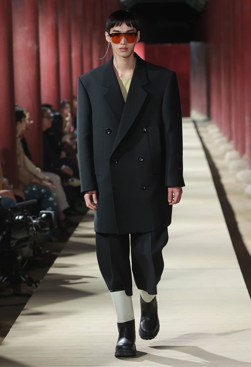 Gucci 2024 pre-spring fashion show runway