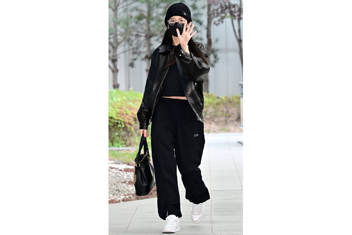 jisoo all black airport style outfit inspiration dior dunst adidas ck