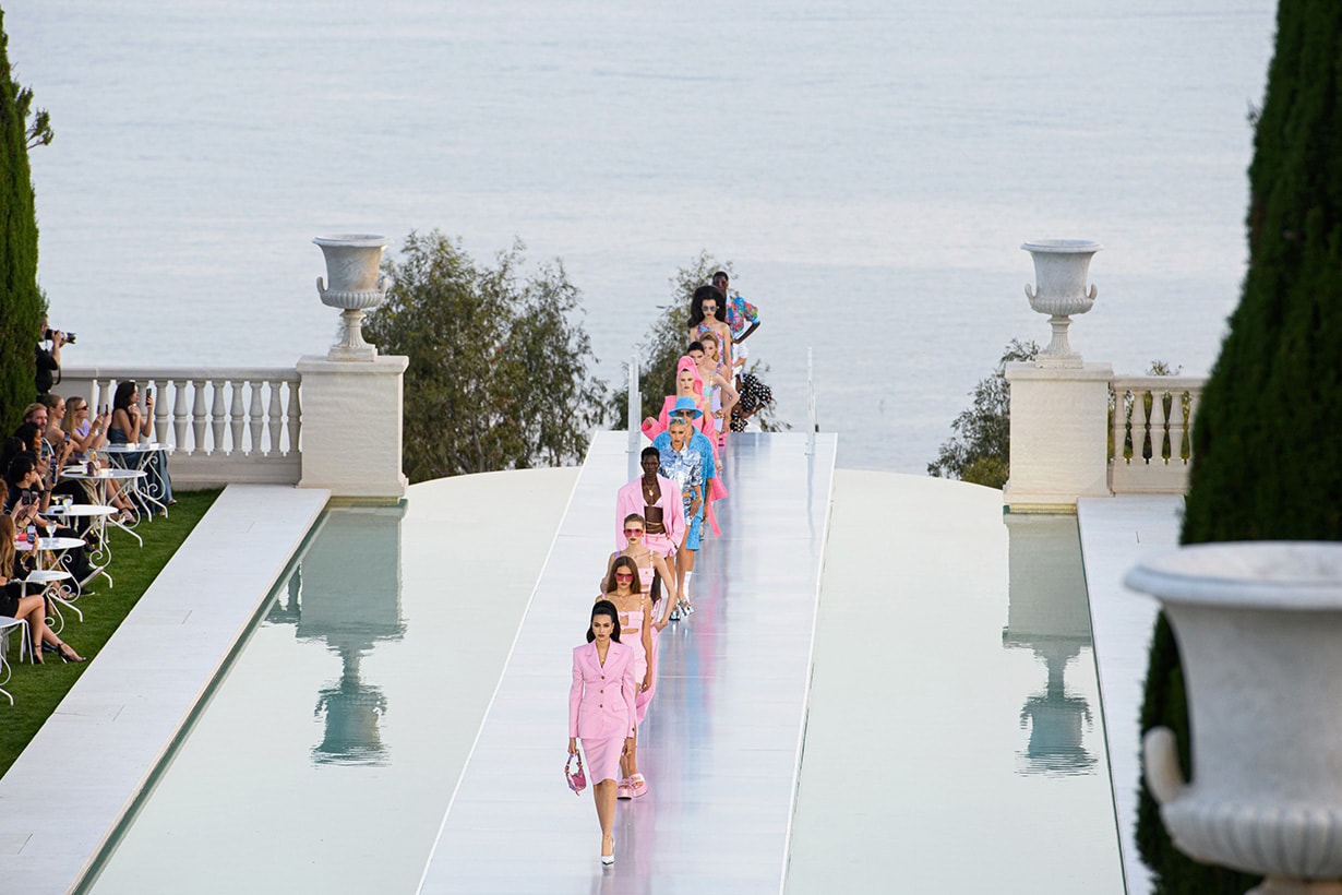 Dua Lipa Versace 聯乘系列 La Vacanza Crossover Runway Donatella Versace