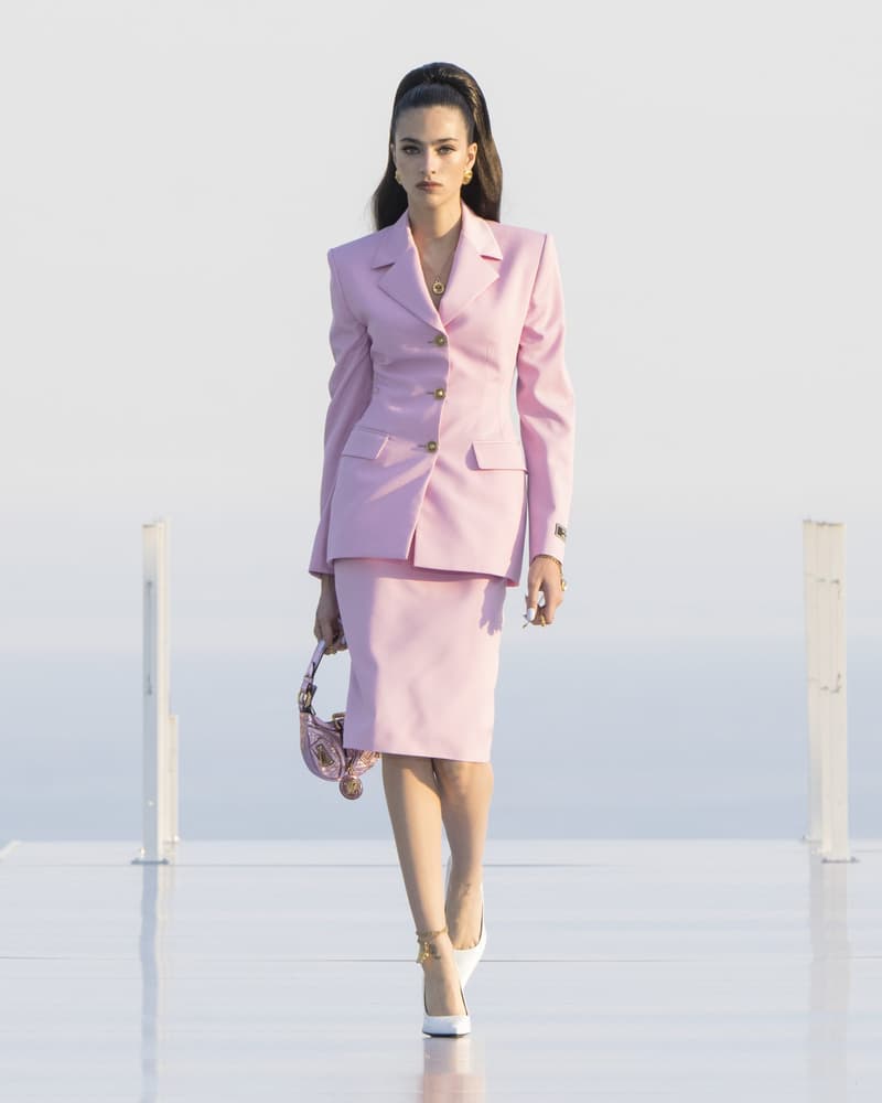 Dua Lipa Versace 聯乘系列 La Vacanza Crossover Runway Donatella Versace