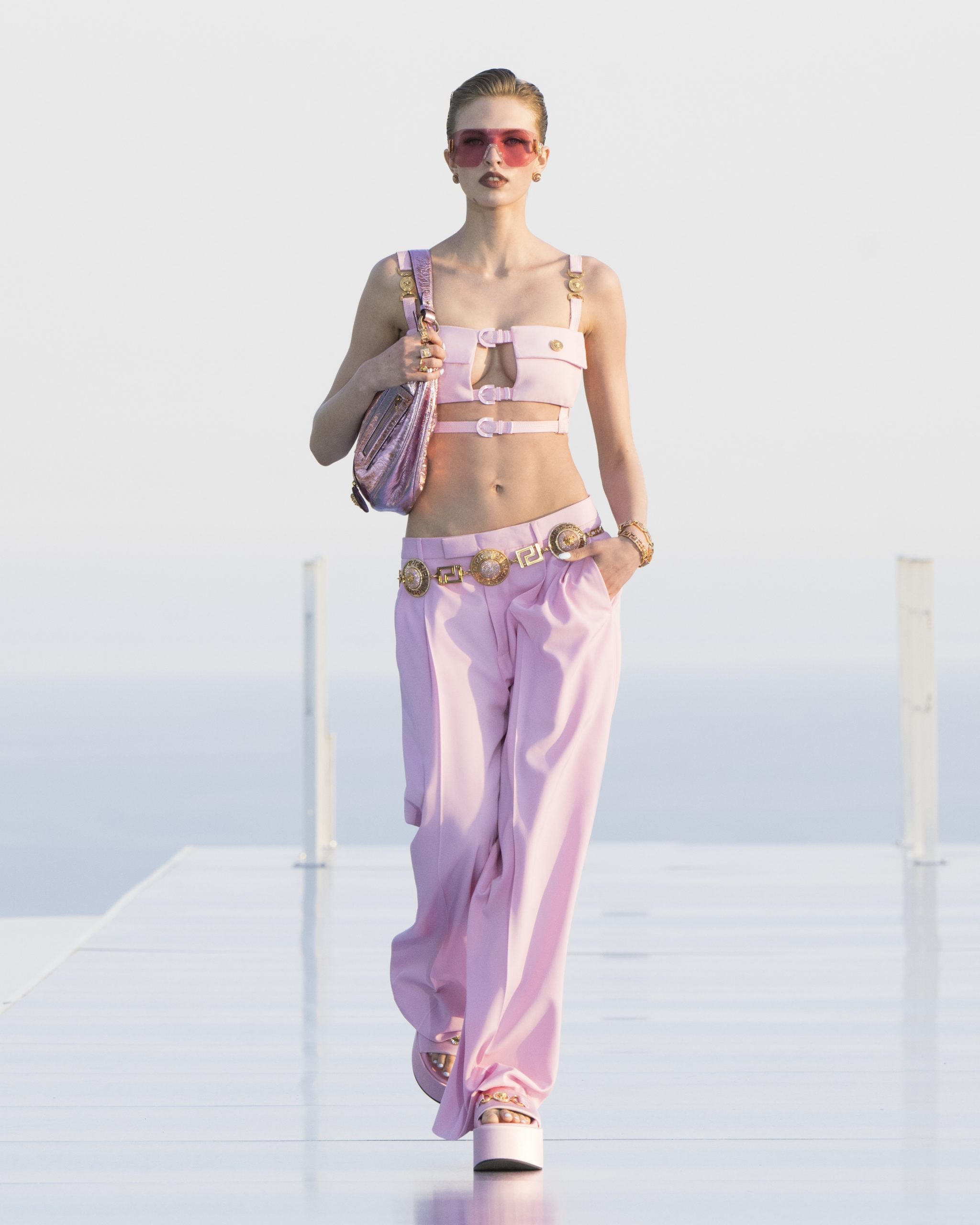 Dua Lipa Versace 聯乘系列 La Vacanza Crossover Runway Donatella Versace