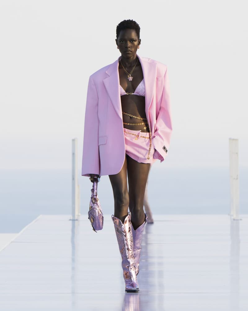 Dua Lipa Versace 聯乘系列 La Vacanza Crossover Runway Donatella Versace