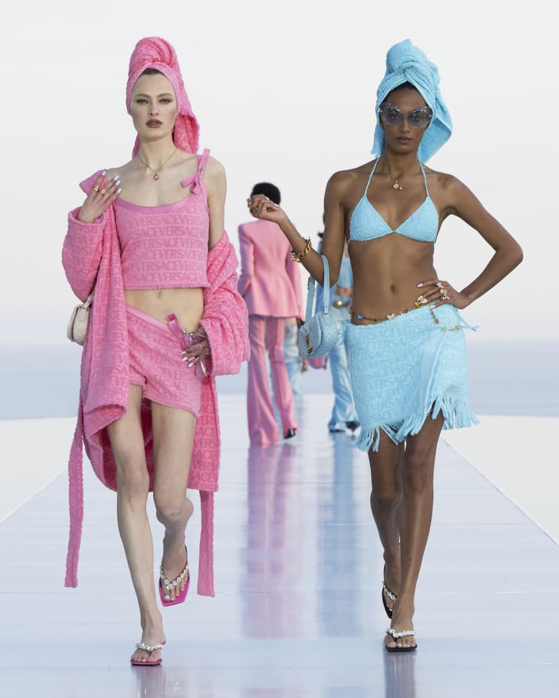 Dua Lipa Versace 聯乘系列 La Vacanza Crossover Runway Donatella Versace