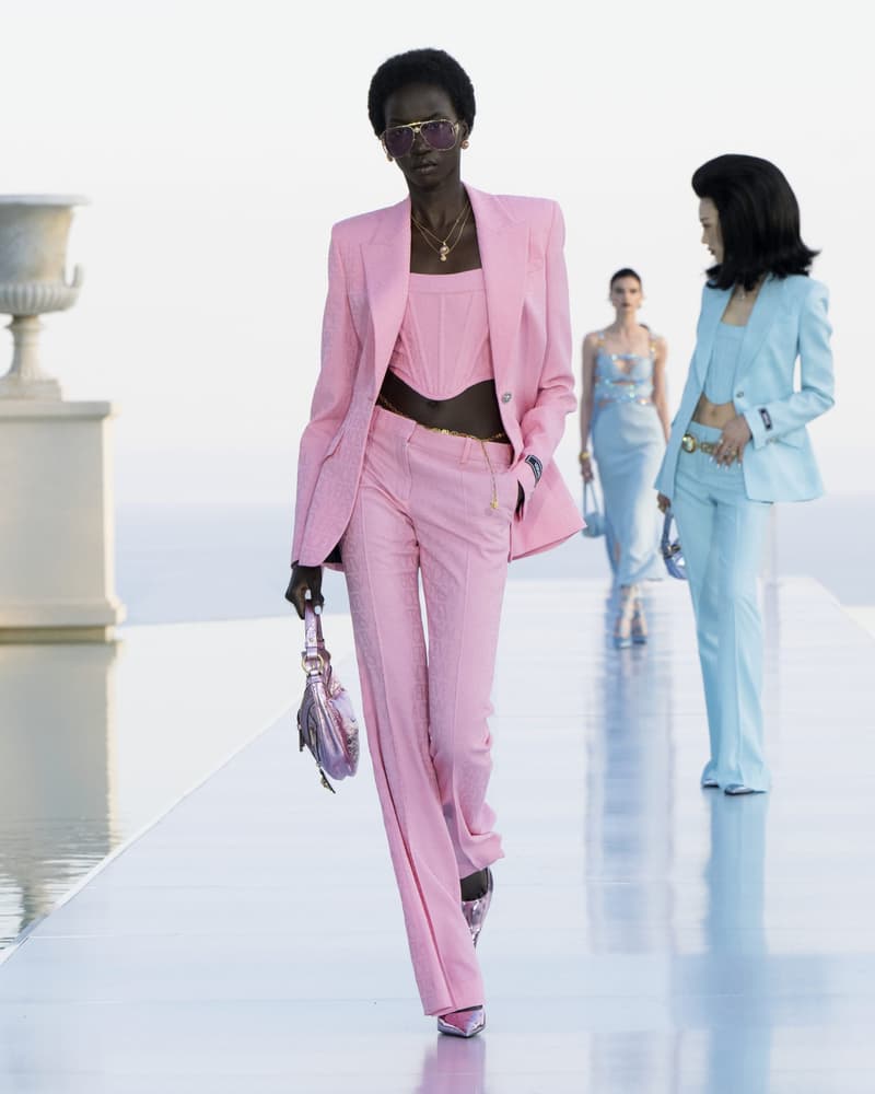 Dua Lipa Versace 聯乘系列 La Vacanza Crossover Runway Donatella Versace
