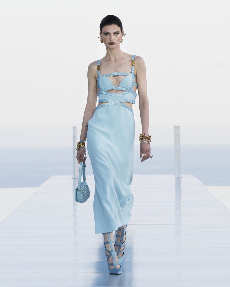 Dua Lipa Versace 聯乘系列 La Vacanza Crossover Runway Donatella Versace