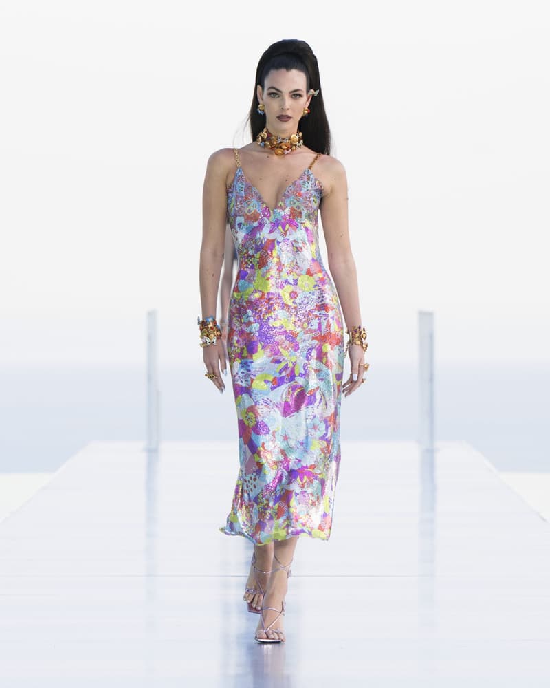 Dua Lipa Versace 聯乘系列 La Vacanza Crossover Runway Donatella Versace