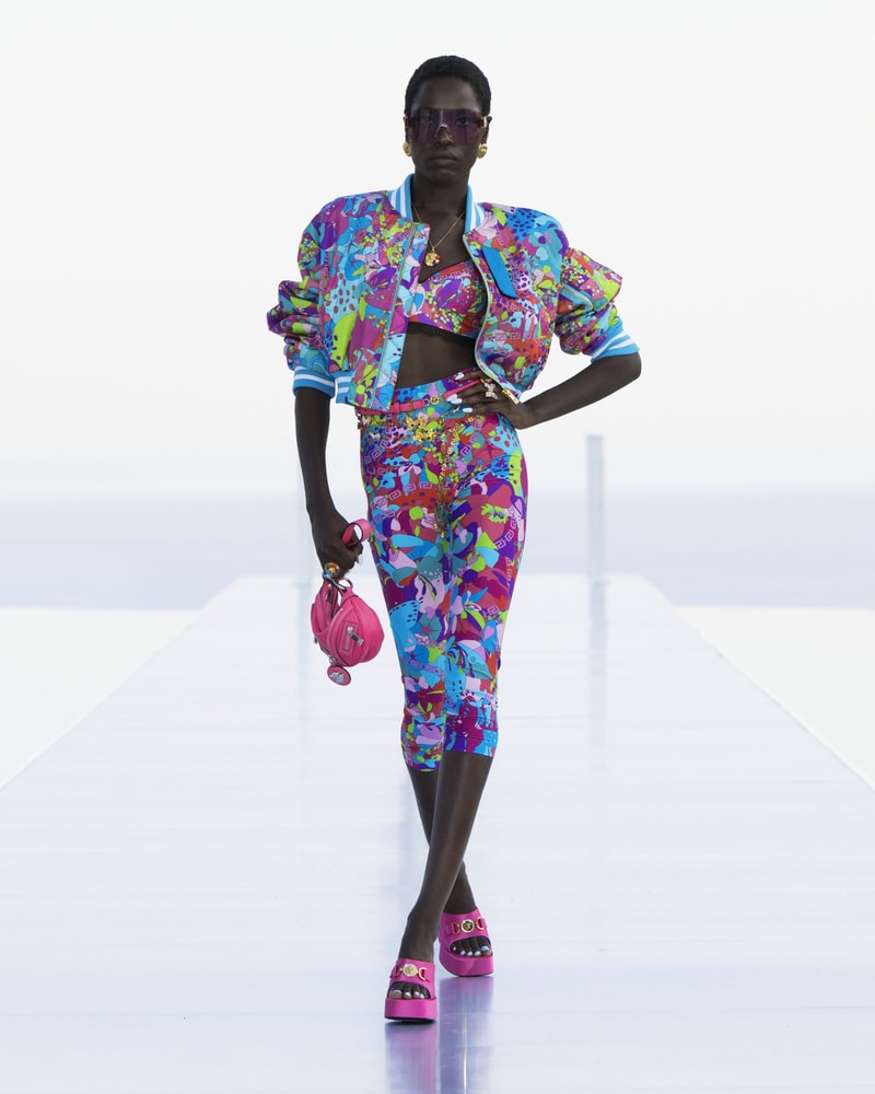 Dua Lipa Versace 聯乘系列 La Vacanza Crossover Runway Donatella Versace