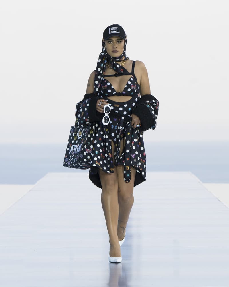 Dua Lipa Versace 聯乘系列 La Vacanza Crossover Runway Donatella Versace