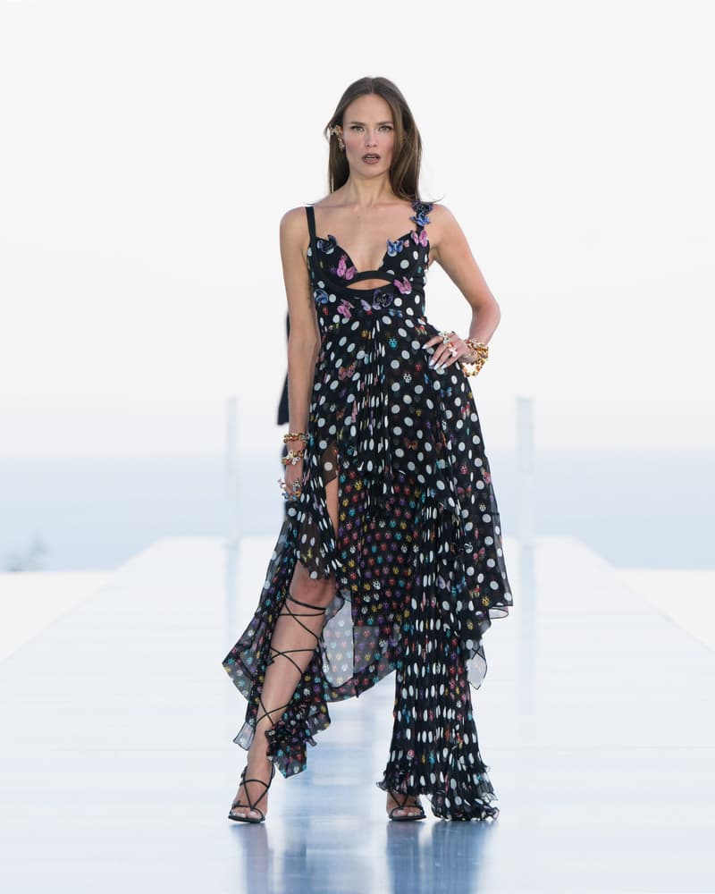Dua Lipa Versace 聯乘系列 La Vacanza Crossover Runway Donatella Versace