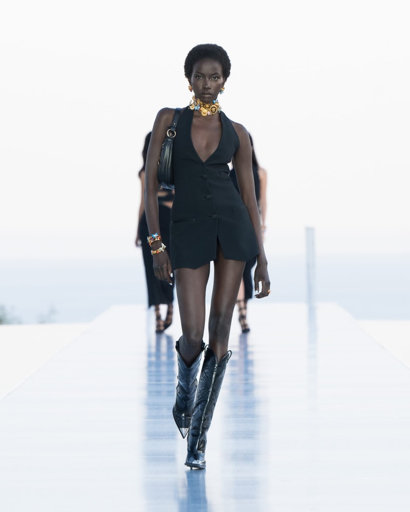 Dua Lipa Versace 聯乘系列 La Vacanza Crossover Runway Donatella Versace