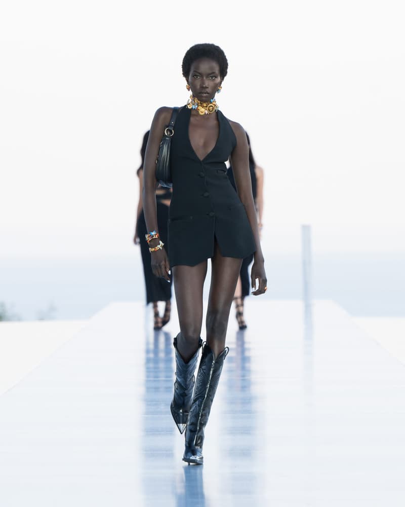 Dua Lipa Versace 聯乘系列 La Vacanza Crossover Runway Donatella Versace