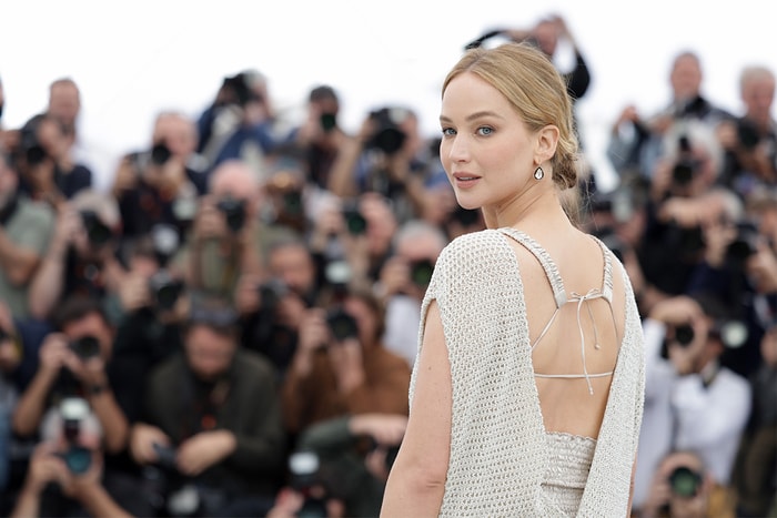 傻大姐無誤:Jennifer Lawrence 透露曾不小心「欺凌」同學,還累對方露出重要部位!