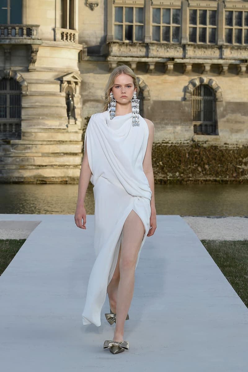 valentino haute couture 2023 24 Un Château de Chantilly runway details every looks