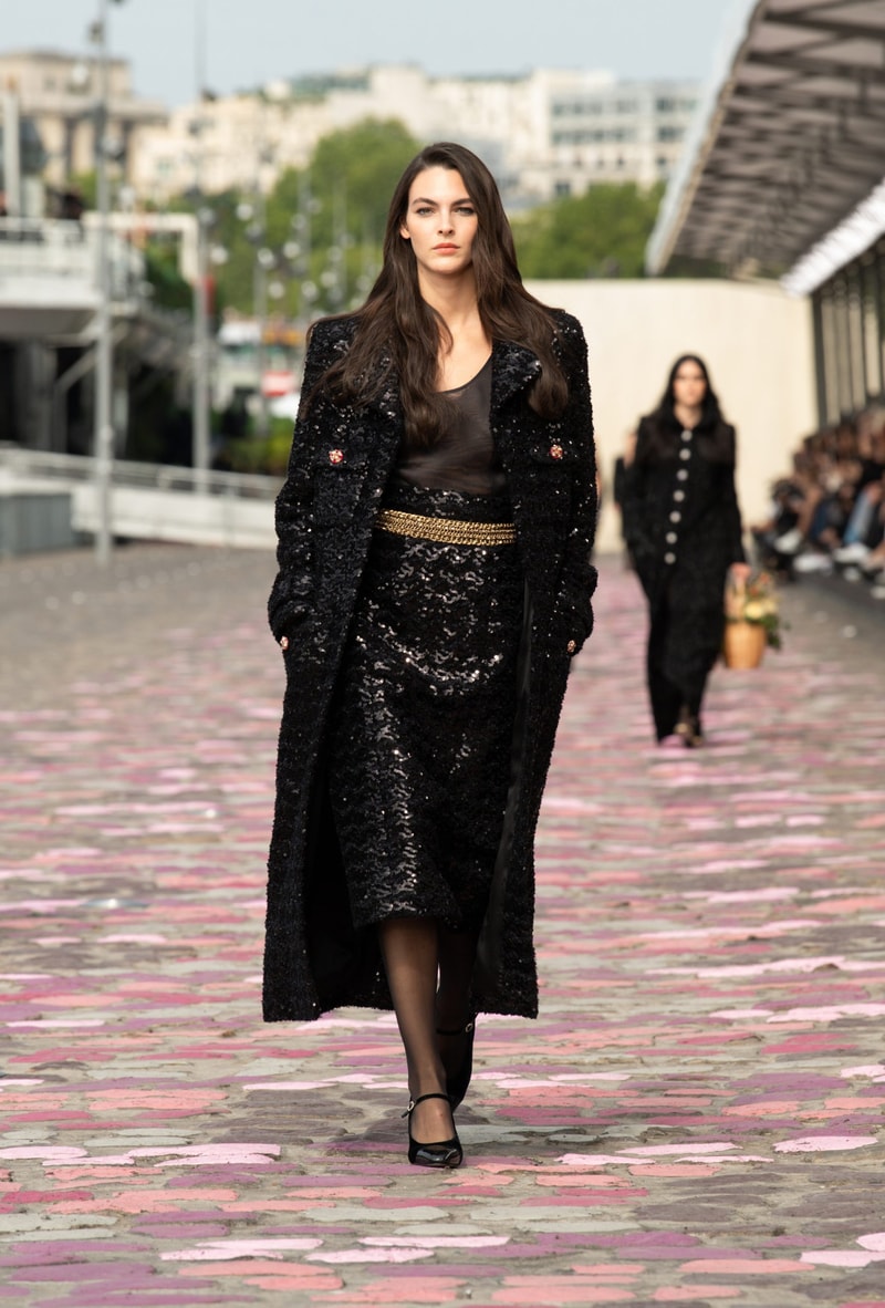 CHANEL 2023 秋冬高訂大秀：沒什麼比香奈兒詮釋巴黎女人更合適的了！