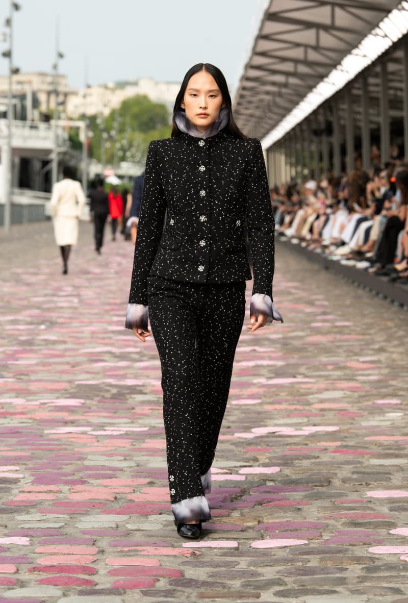 CHANEL 2023 秋冬高訂大秀:沒什麼比香奈兒詮釋巴黎女人更合適的了!