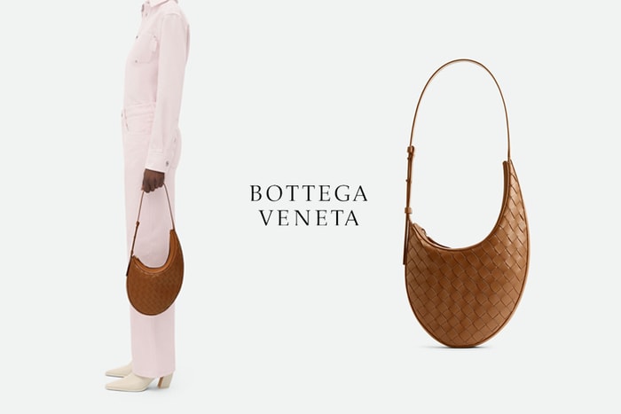 時髦手袋熱門款：Bottega Veneta 小型肩背包，可愛又俐落的水滴狀輪廓！