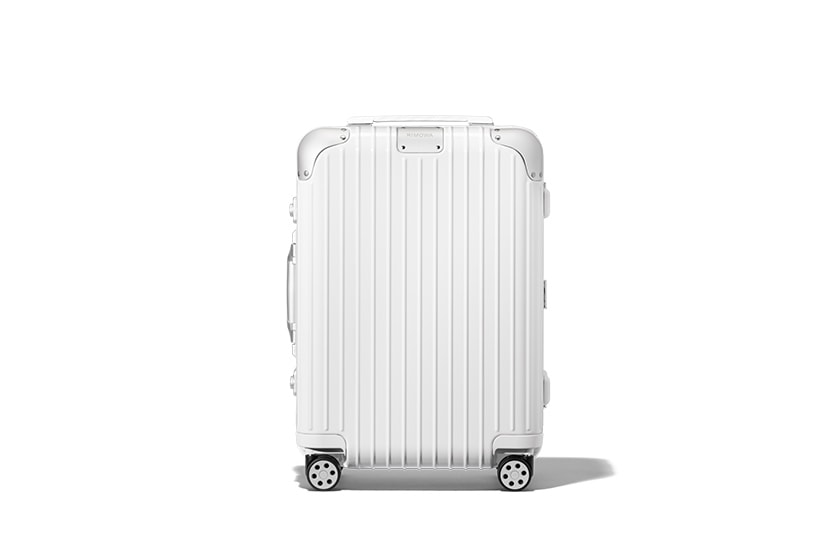 Rose RIMOWA new Campaign white Luggage Hybrid Cabin 