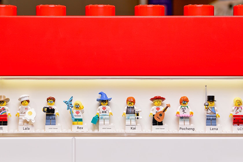 LEGO Certified Store Minifigure Factory POPSPORT in Kaohsiung