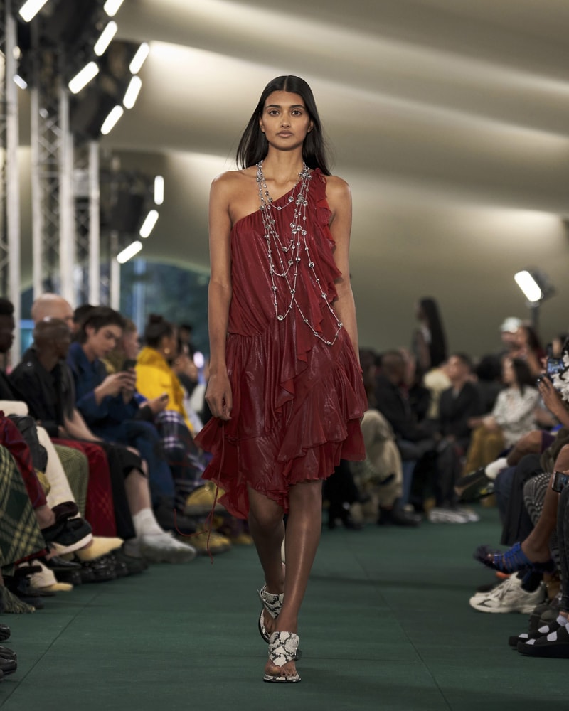 Burberry by Daniel Lee 2024SS fashion week runway