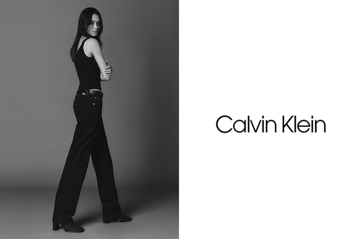 不只因為 Jennie:率性又性感,Calvin Klein 90s 直筒牛仔褲被列本季必買!
