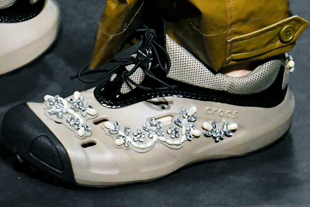Simone rocha crocs 2024 ss collabration close look
