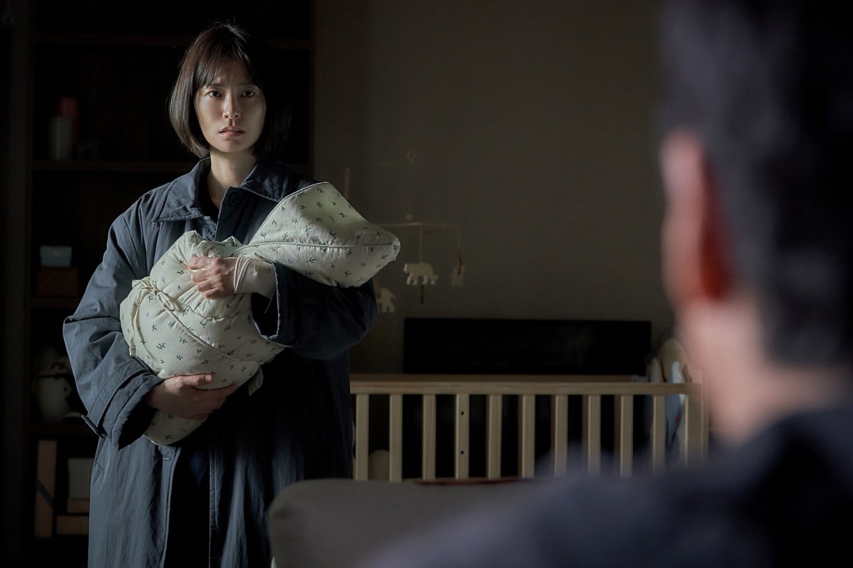 奉俊昊也大讚具突破性:由李善均、鄭裕美主演的《枕邊怪嚇》是今年最具話題性的驚慄電影