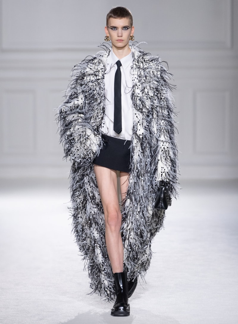 Valentino 2023 秋冬系列：打破「Black Tie」舊有規範，穿出不一樣的正裝