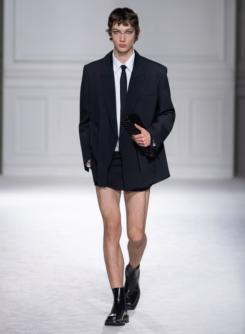 Valentino 2023 秋冬系列：打破「Black Tie」舊有規範，穿出不一樣的正裝