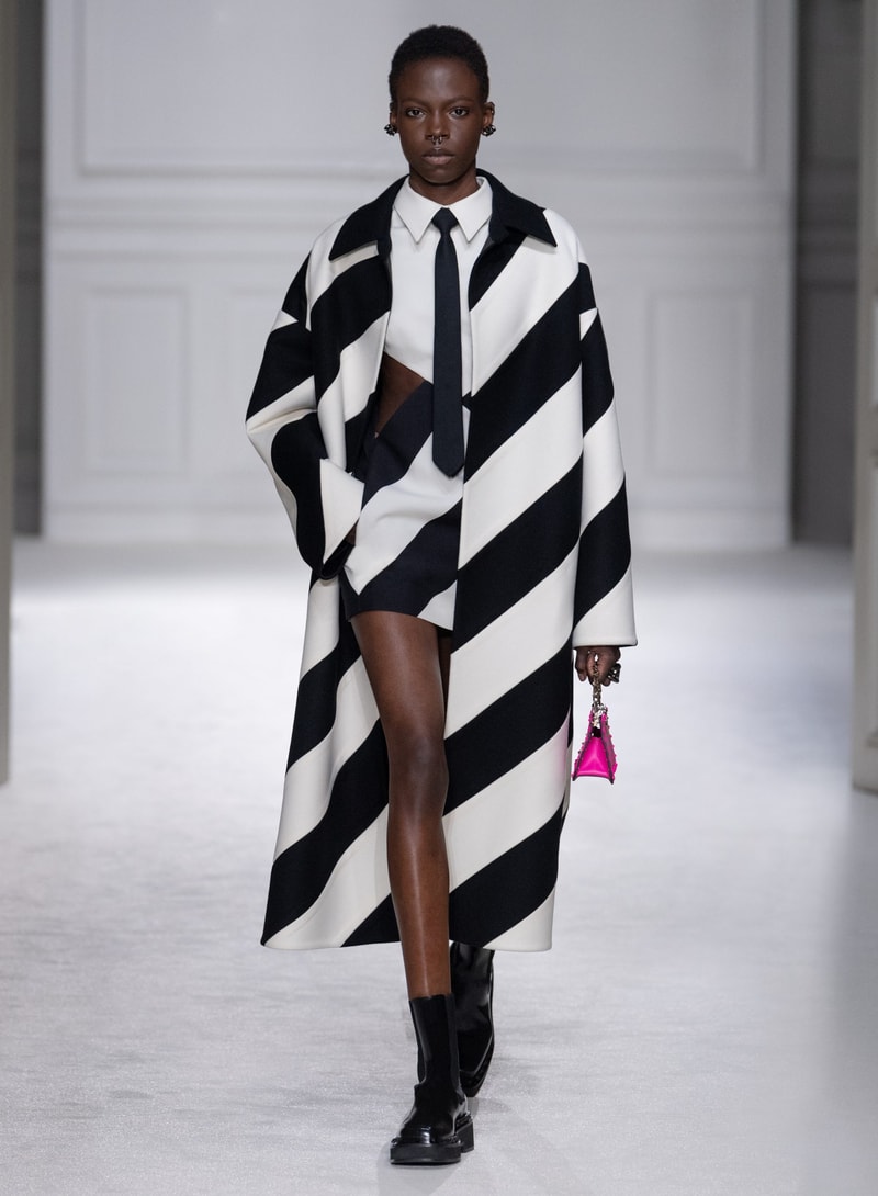 Valentino 2023 秋冬系列：打破「Black Tie」舊有規範，穿出不一樣的正裝