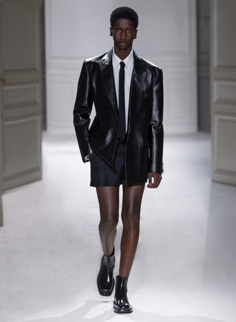 Valentino 2023 秋冬系列：打破「Black Tie」舊有規範，穿出不一樣的正裝