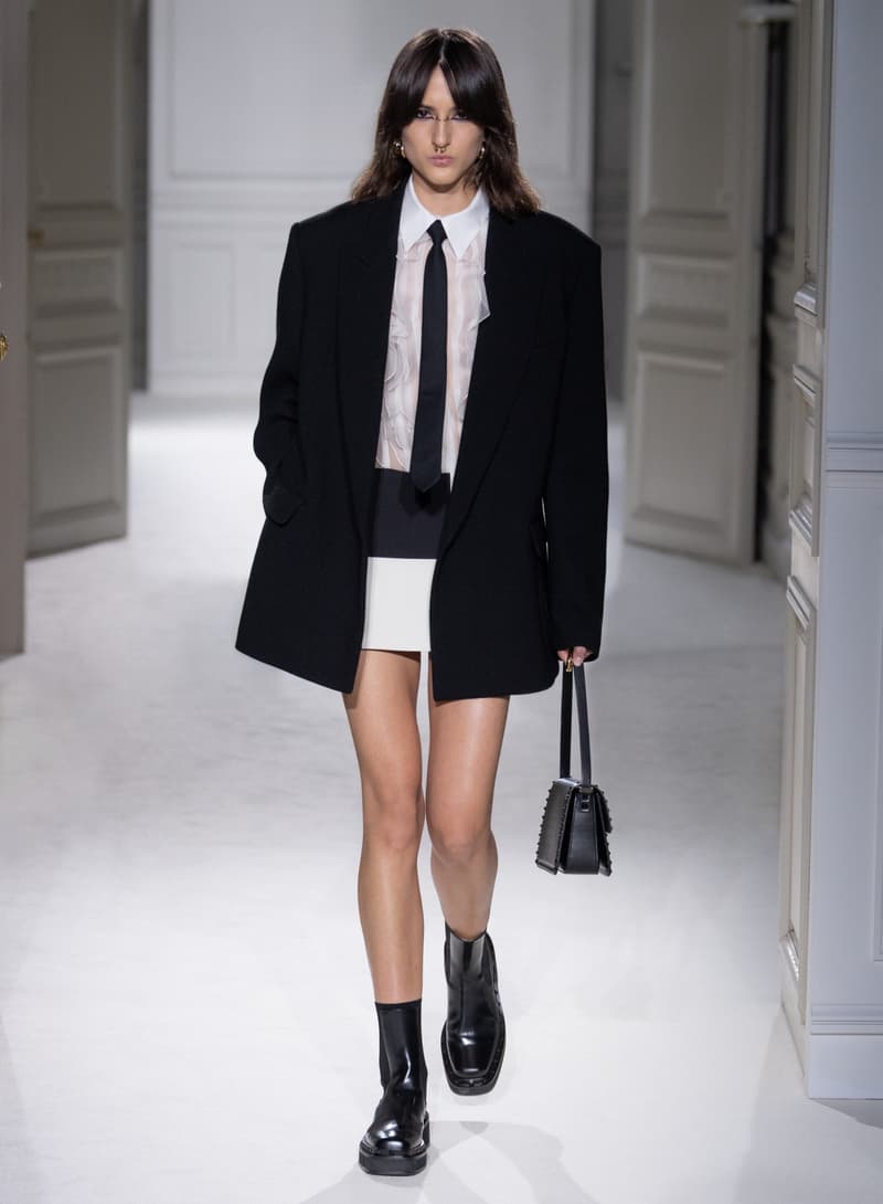 Valentino 2023 秋冬系列:打破「Black Tie」舊有規範,穿出不一樣的正裝