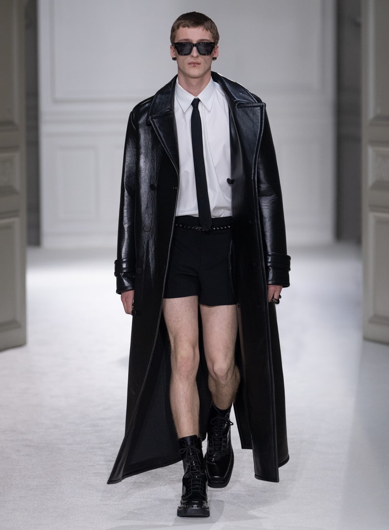 Valentino 2023 秋冬系列：打破「Black Tie」舊有規範，穿出不一樣的正裝