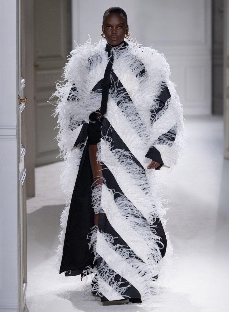 Valentino 2023 秋冬系列：打破「Black Tie」舊有規範，穿出不一樣的正裝