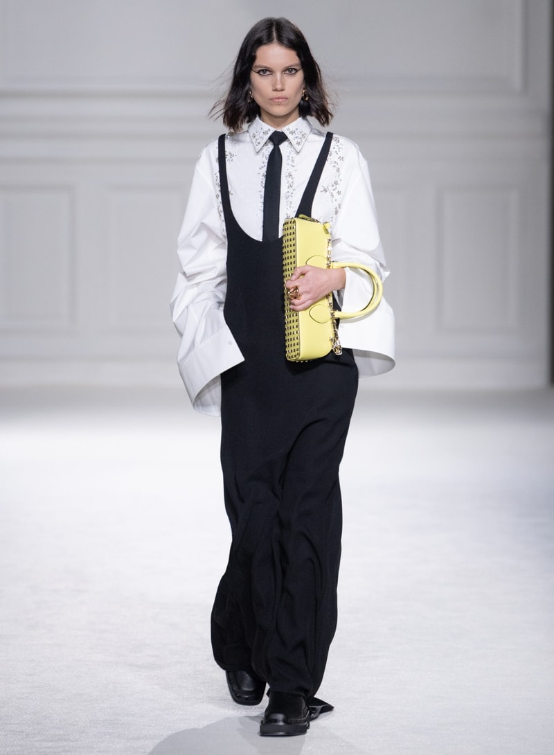 Valentino 2023 秋冬系列：打破「Black Tie」舊有規範，穿出不一樣的正裝