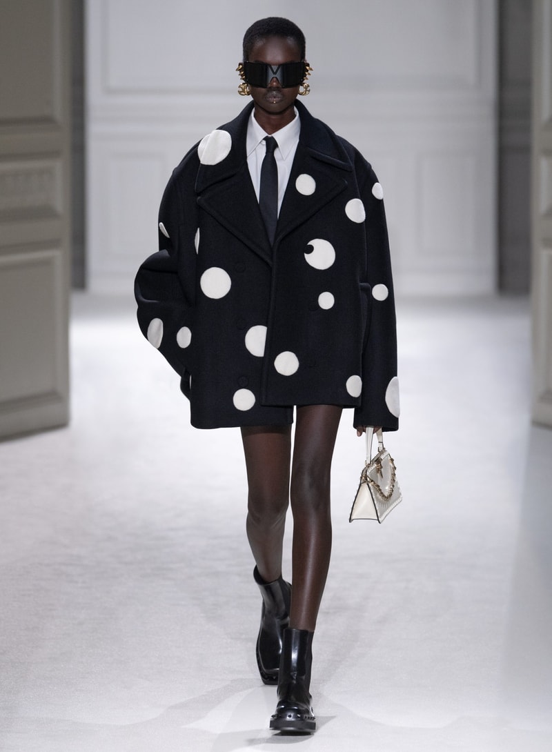Valentino 2023 秋冬系列：打破「Black Tie」舊有規範，穿出不一樣的正裝