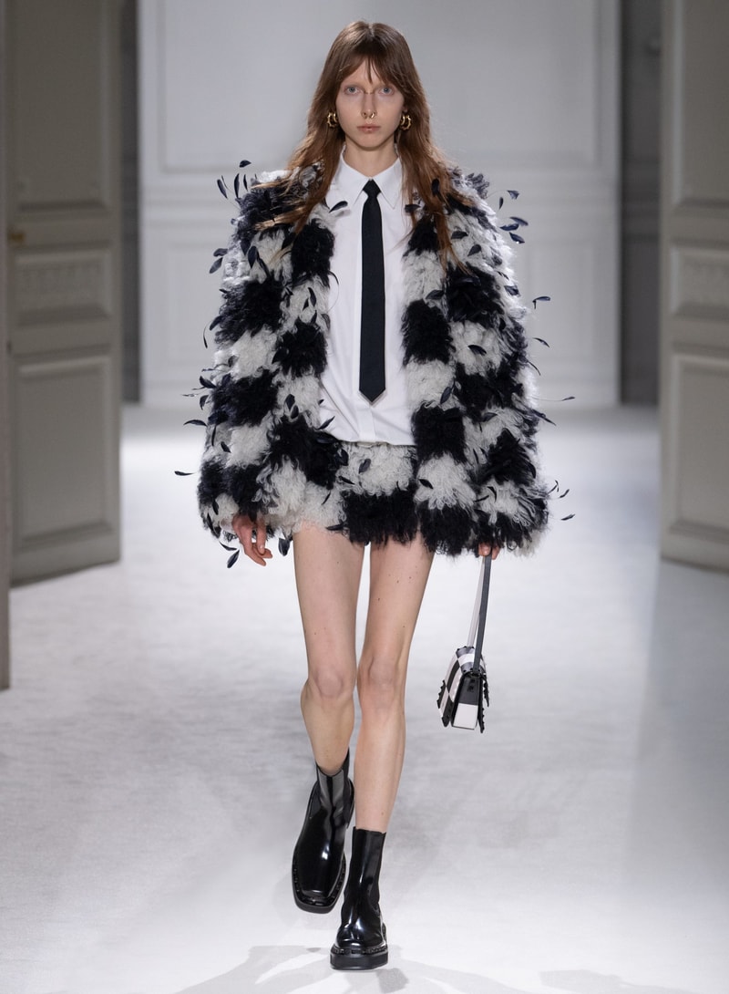Valentino 2023 秋冬系列：打破「Black Tie」舊有規範，穿出不一樣的正裝