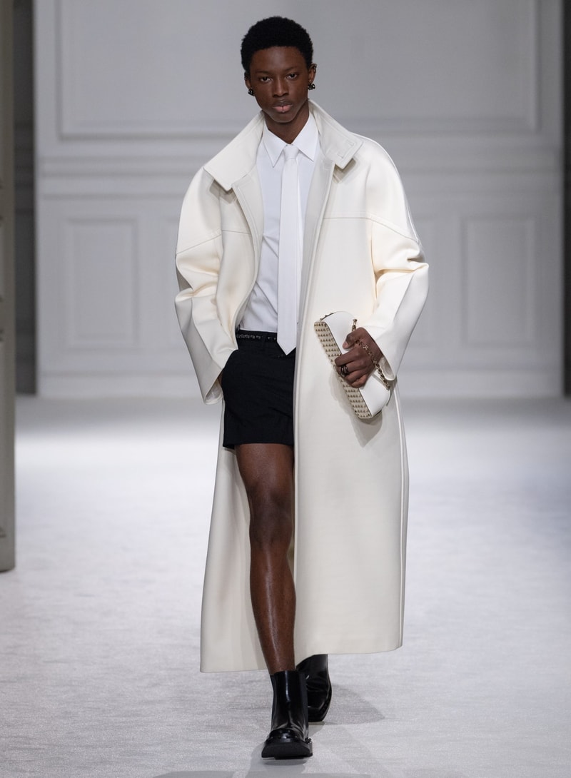 Valentino 2023 秋冬系列：打破「Black Tie」舊有規範，穿出不一樣的正裝