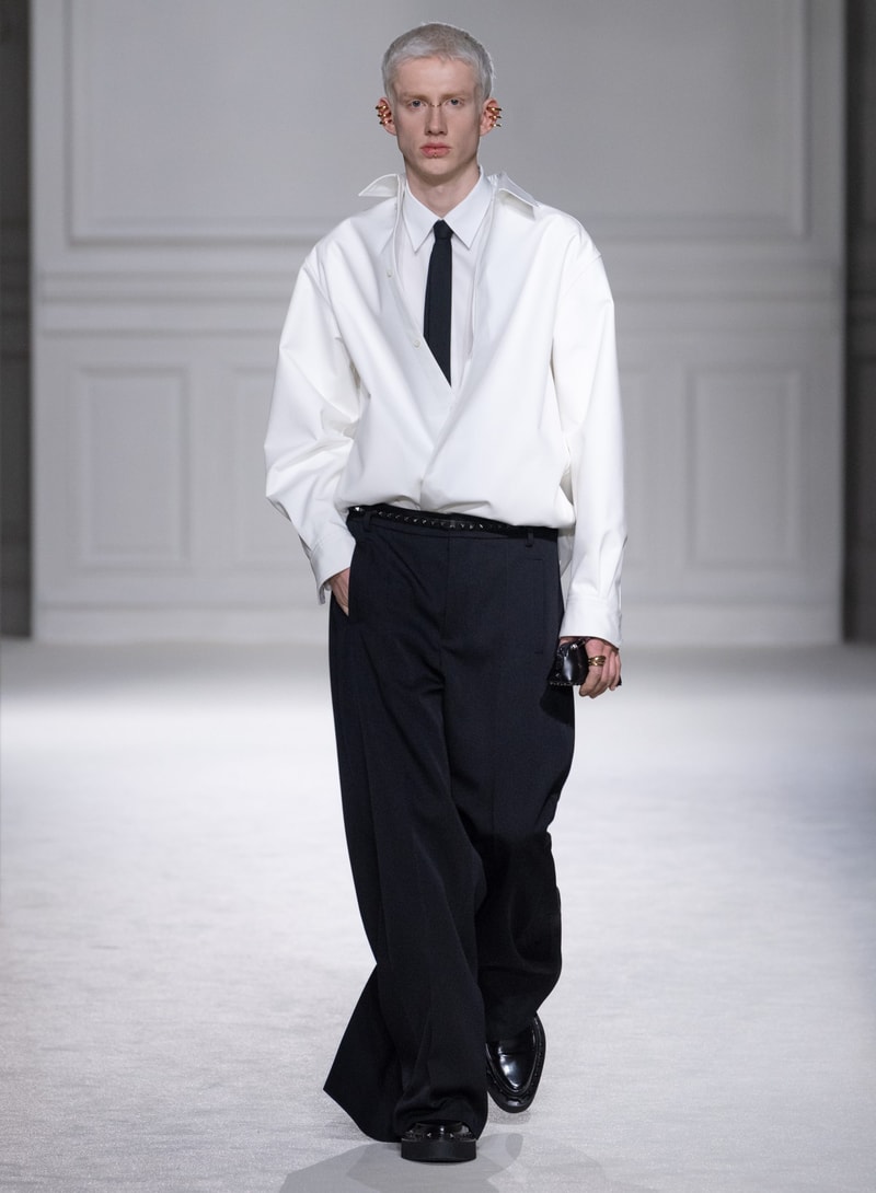 Valentino 2023 秋冬系列：打破「Black Tie」舊有規範，穿出不一樣的正裝