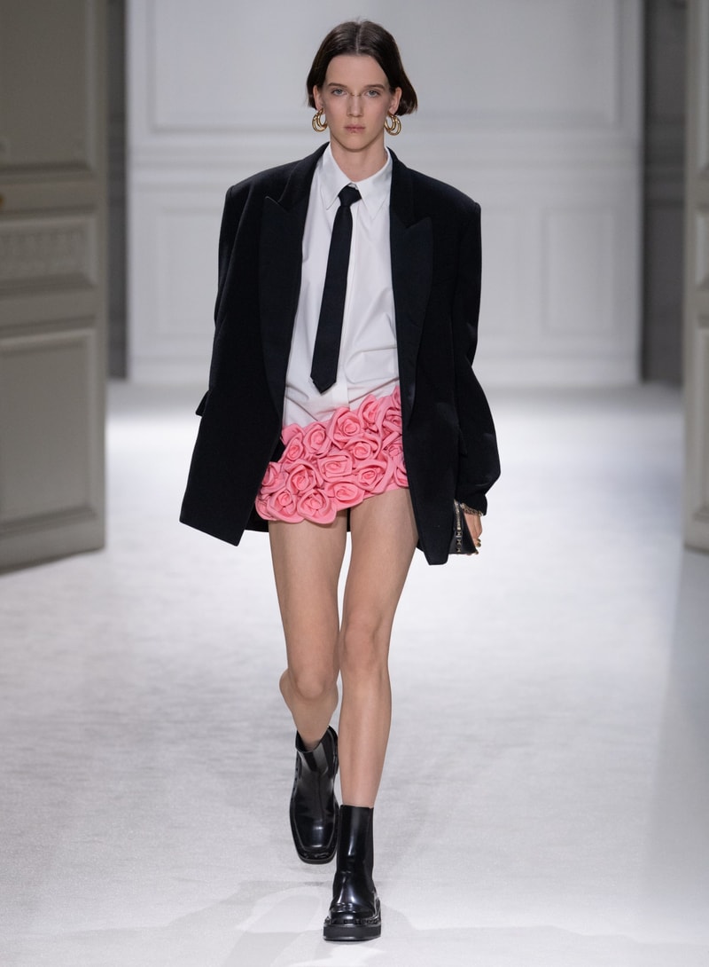 Valentino 2023 秋冬系列：打破「Black Tie」舊有規範，穿出不一樣的正裝