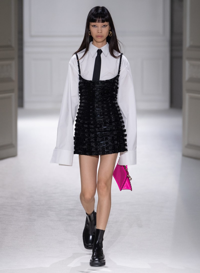 Valentino 2023 秋冬系列：打破「Black Tie」舊有規範，穿出不一樣的正裝