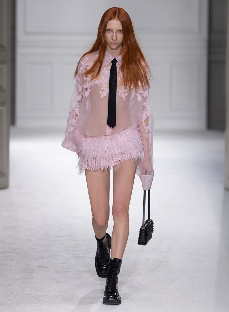 Valentino 2023 秋冬系列：打破「Black Tie」舊有規範，穿出不一樣的正裝
