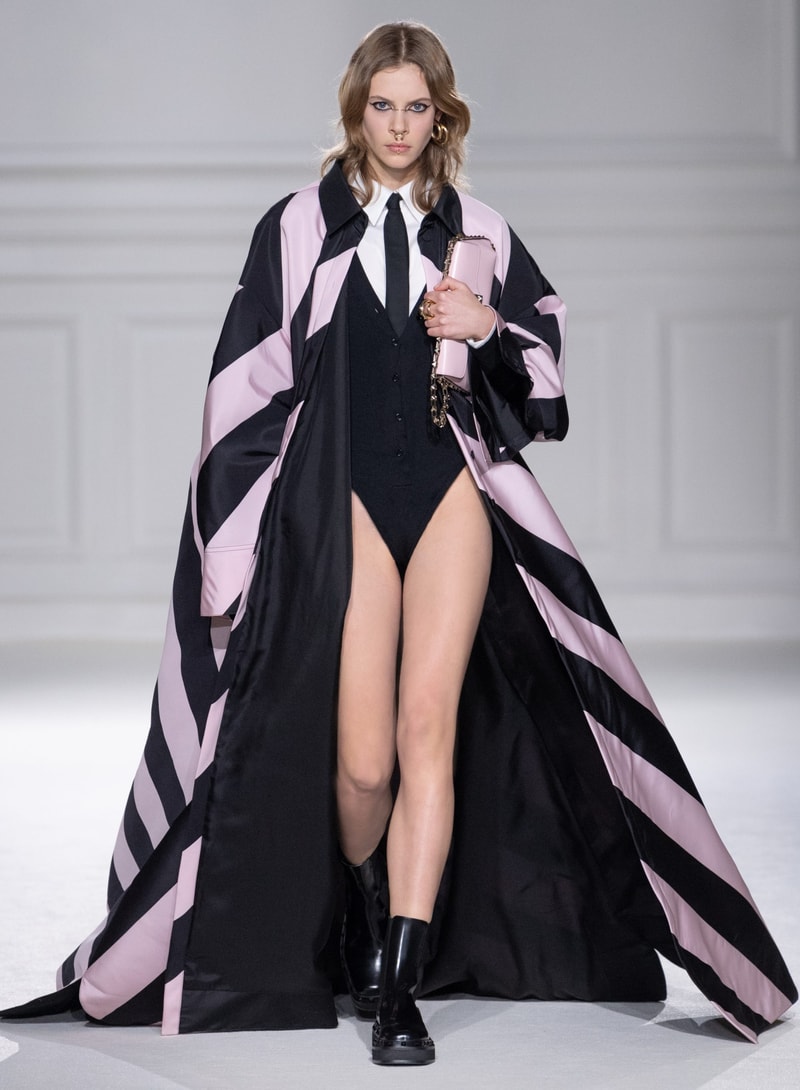 Valentino 2023 秋冬系列：打破「Black Tie」舊有規範，穿出不一樣的正裝