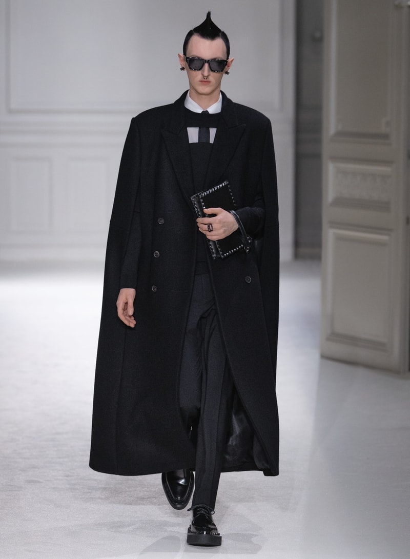 Valentino 2023 秋冬系列：打破「Black Tie」舊有規範，穿出不一樣的正裝