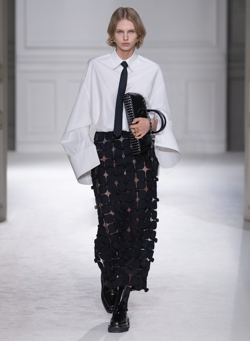 Valentino 2023 秋冬系列：打破「Black Tie」舊有規範，穿出不一樣的正裝