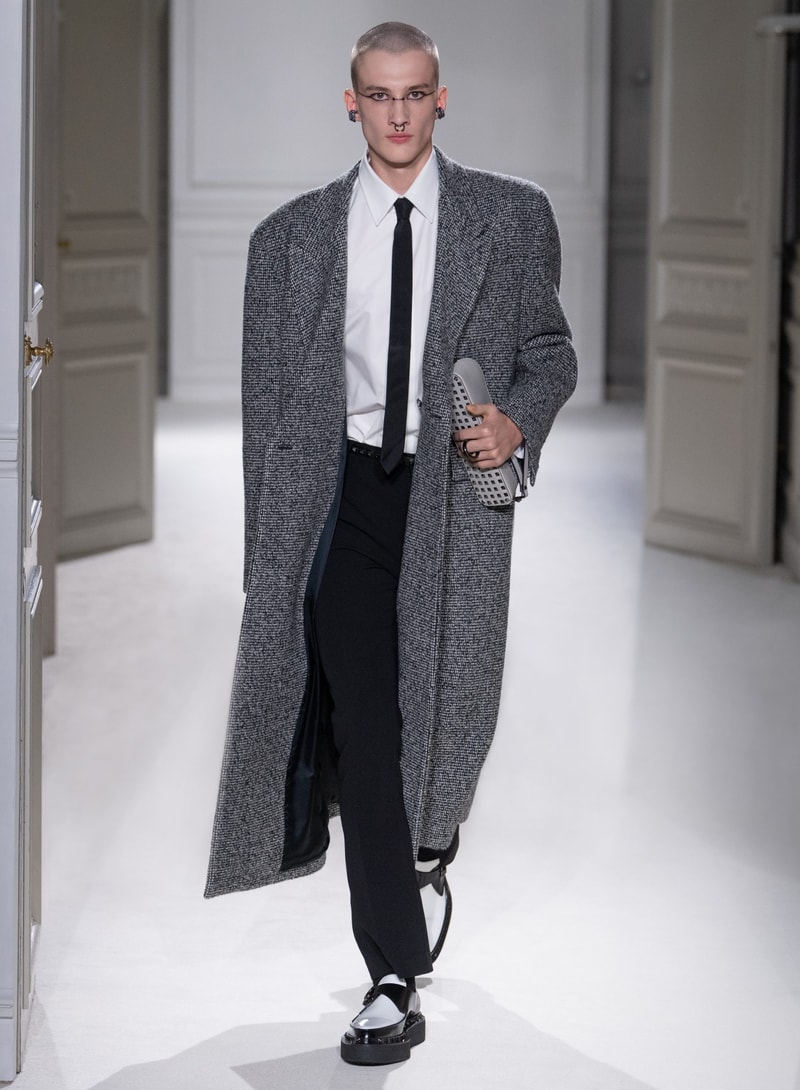 Valentino 2023 秋冬系列：打破「Black Tie」舊有規範，穿出不一樣的正裝