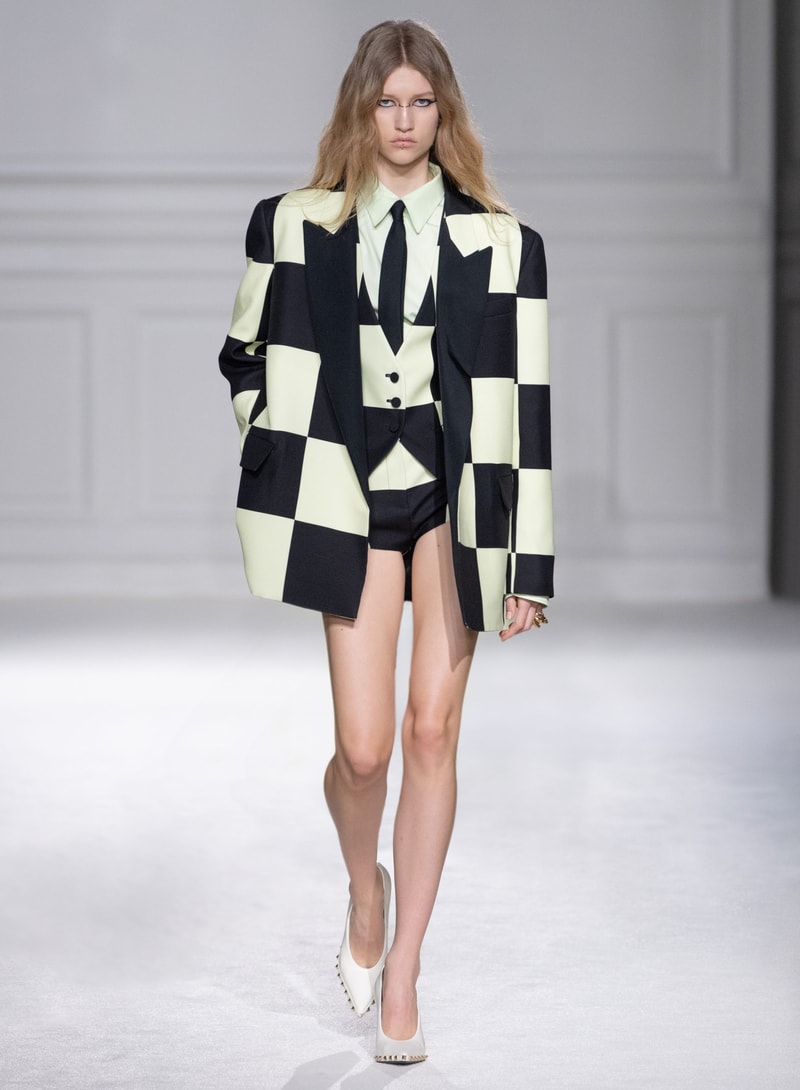 Valentino 2023 秋冬系列：打破「Black Tie」舊有規範，穿出不一樣的正裝