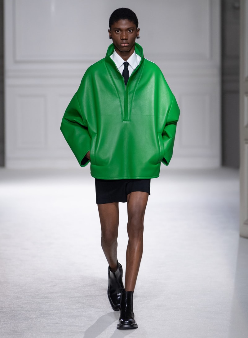 Valentino 2023 秋冬系列：打破「Black Tie」舊有規範，穿出不一樣的正裝