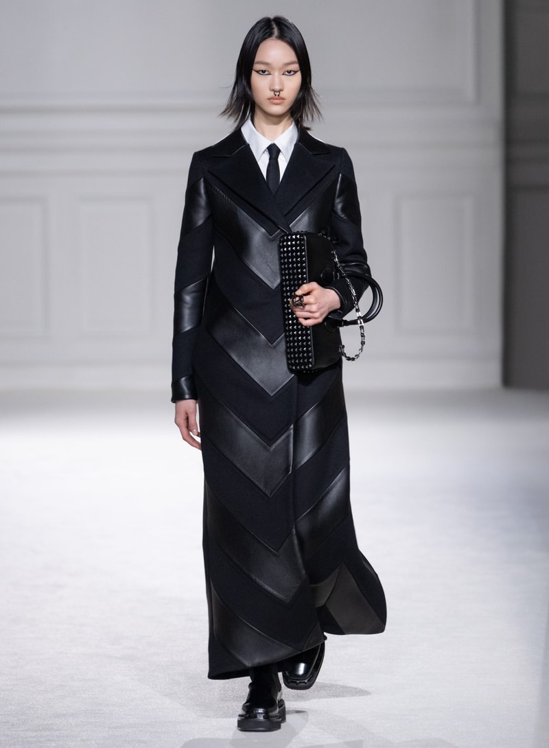 Valentino 2023 秋冬系列：打破「Black Tie」舊有規範，穿出不一樣的正裝