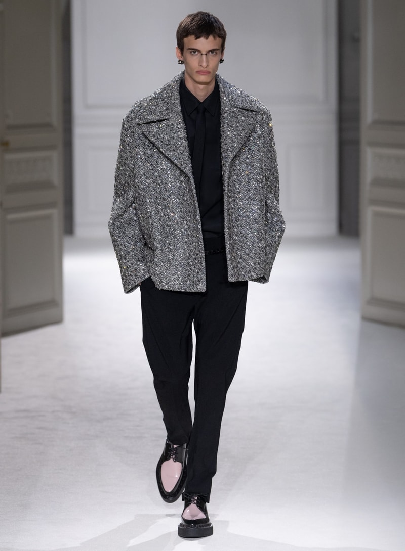 Valentino 2023 秋冬系列：打破「Black Tie」舊有規範，穿出不一樣的正裝